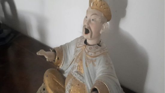 Asiatische Keramikstatue VZ