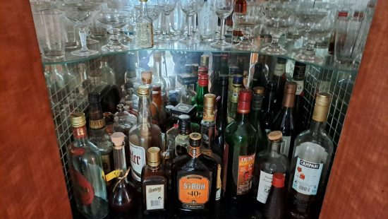 Barschrank inkl. Inhalt VZ