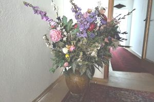 Bodenvase mit Kunstblumen VVZ 