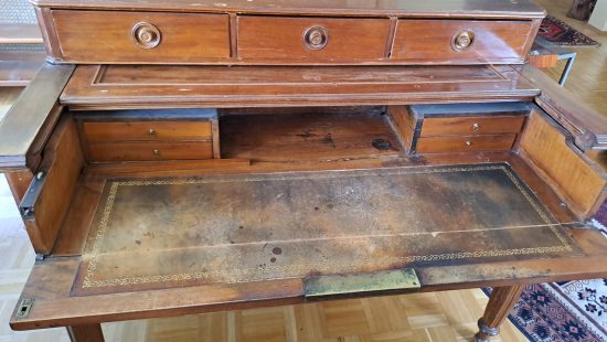 Historischer Schreibtisch WZ